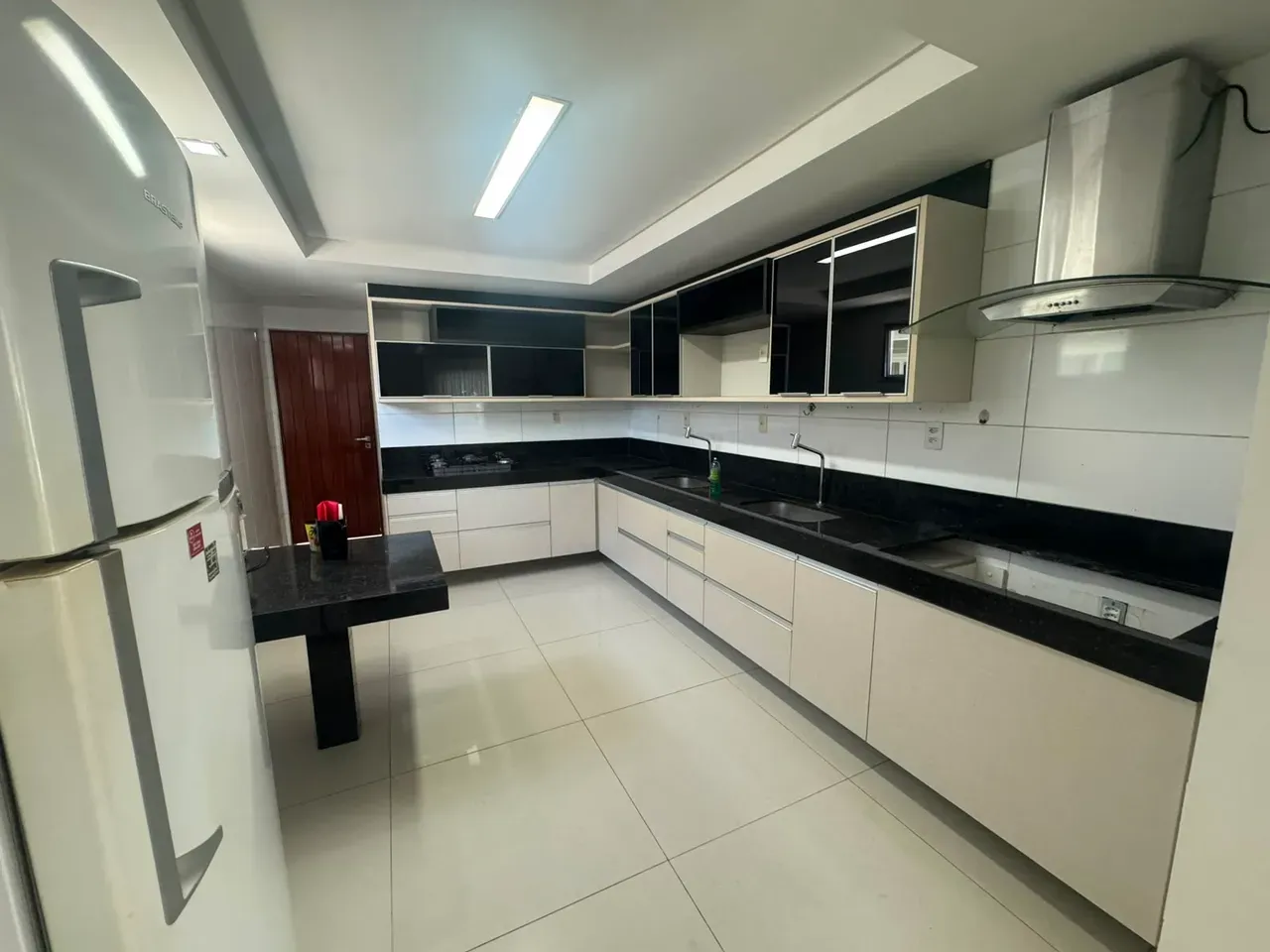 Unfurnished house with 5 en-suites and 7 bathrooms, 382 m²