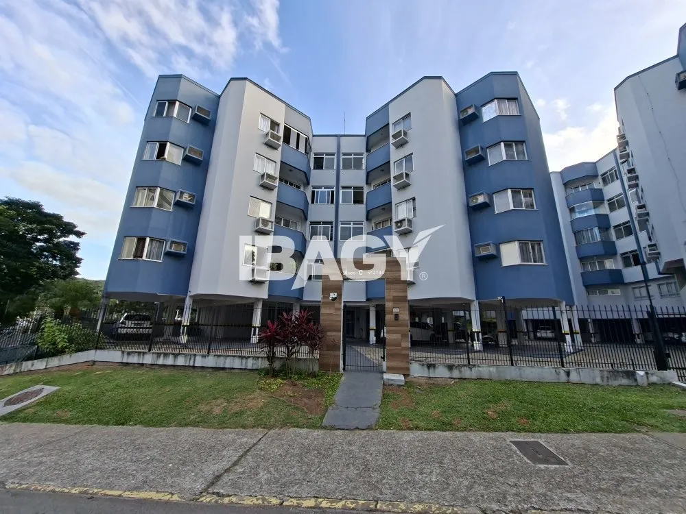 2-bedroom apartment with balcony and 81 m²