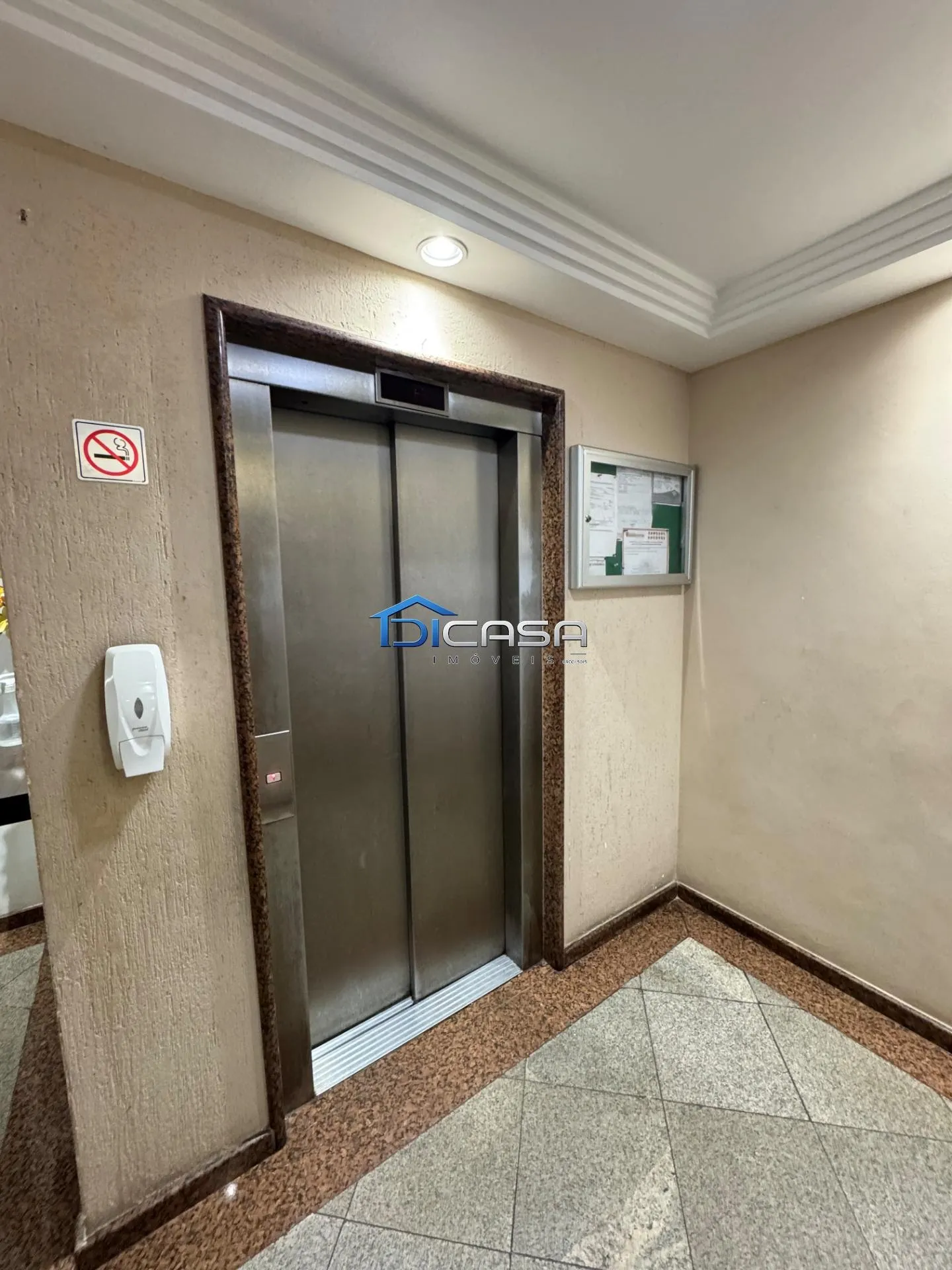 2-bedroom apartment with a walk-in closet