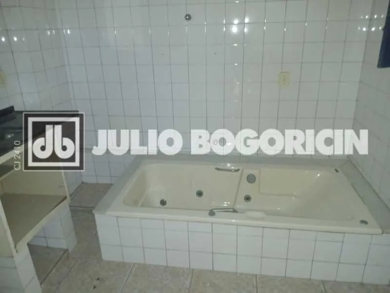 Unfurnished apartment with 6 bedrooms and 3 bathrooms — photo 15