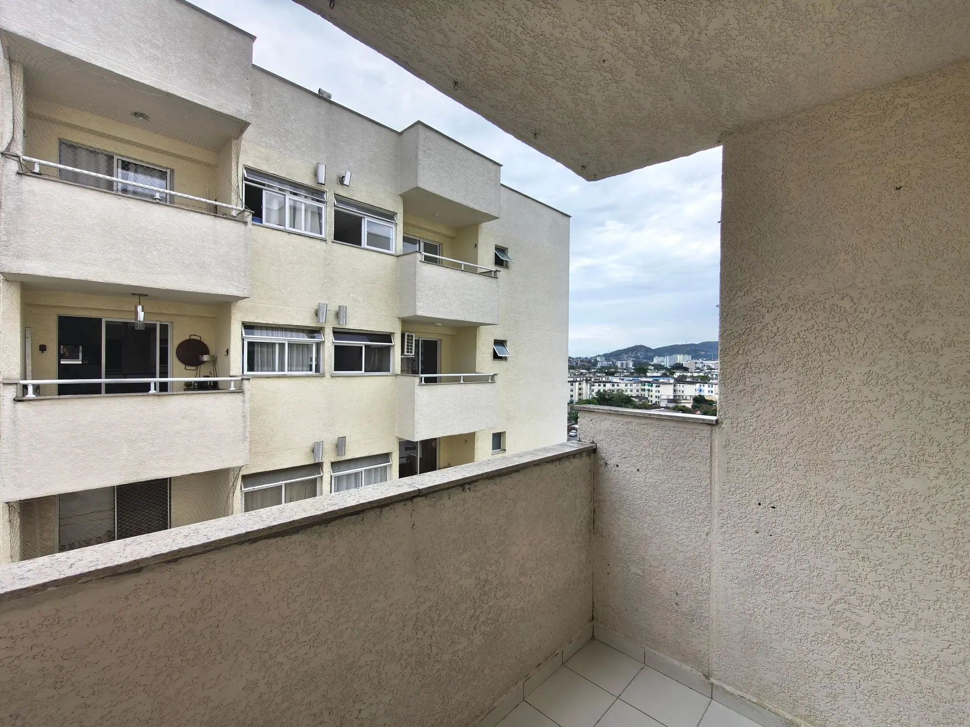 2-bedroom apartment in a building with a gym — photo 8