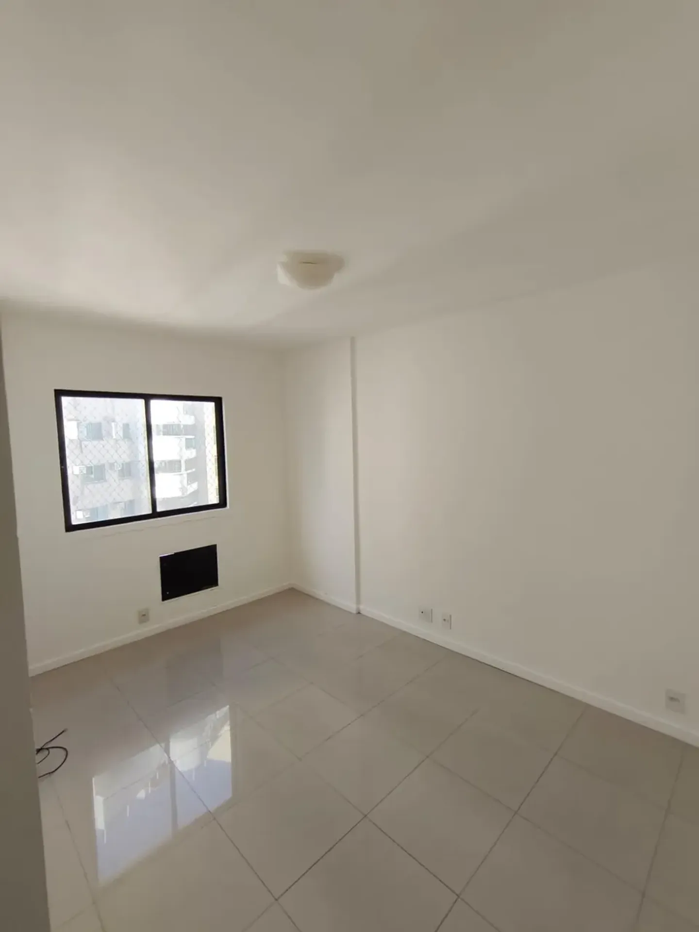 Unfurnished 2-bedroom apartment with 2 bathrooms — photo 27