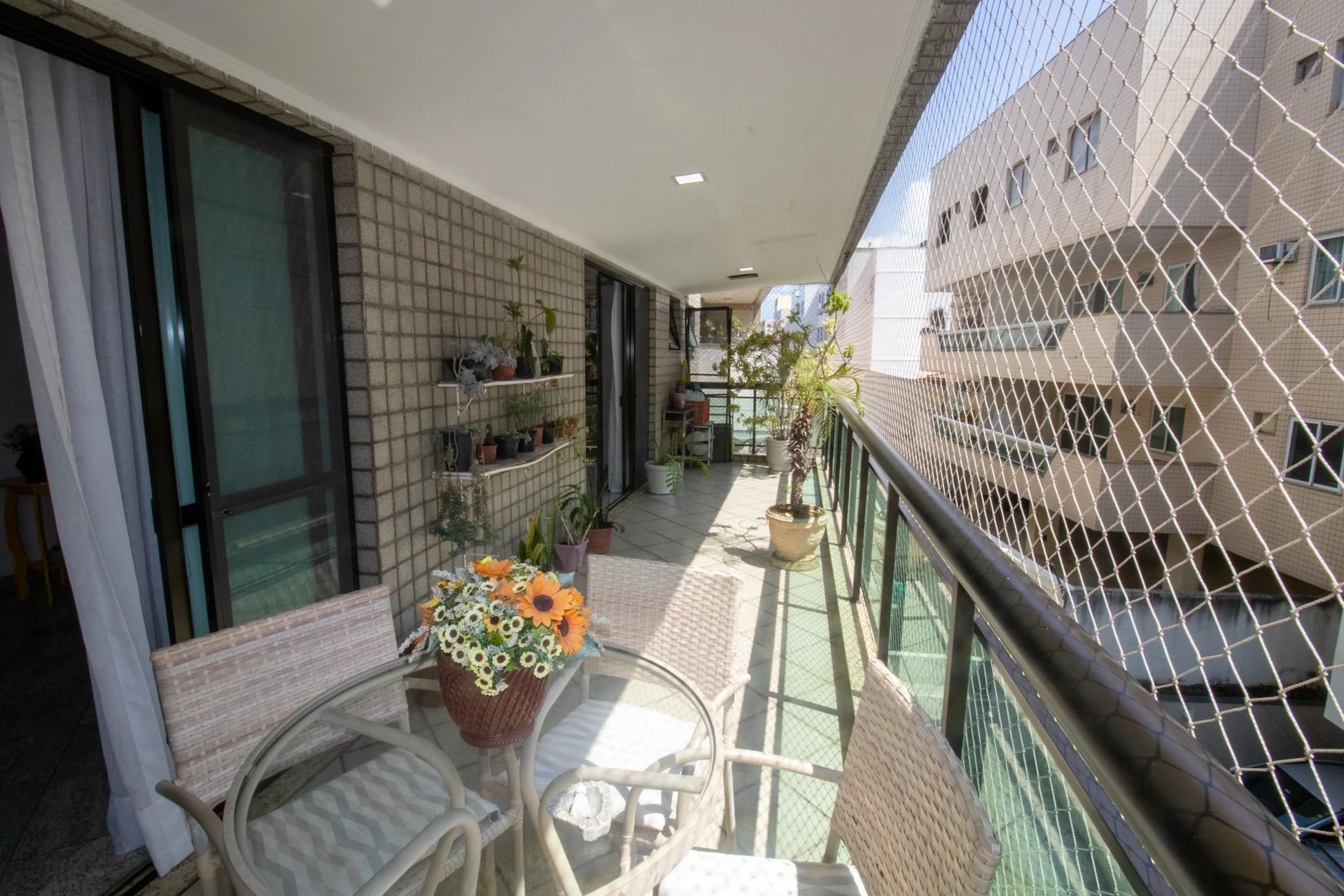 Furnished apartment with 3 bedrooms and a balcony — photo 54