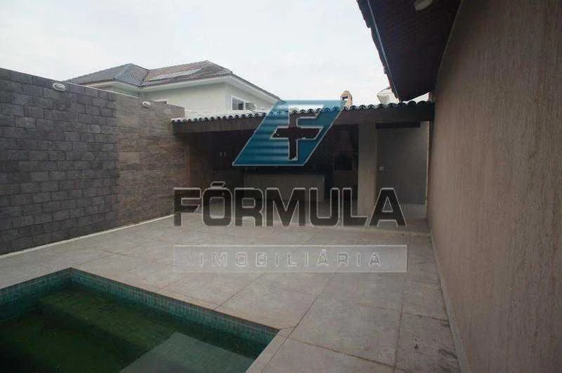 4-bedroom house with a bathtub — photo 11