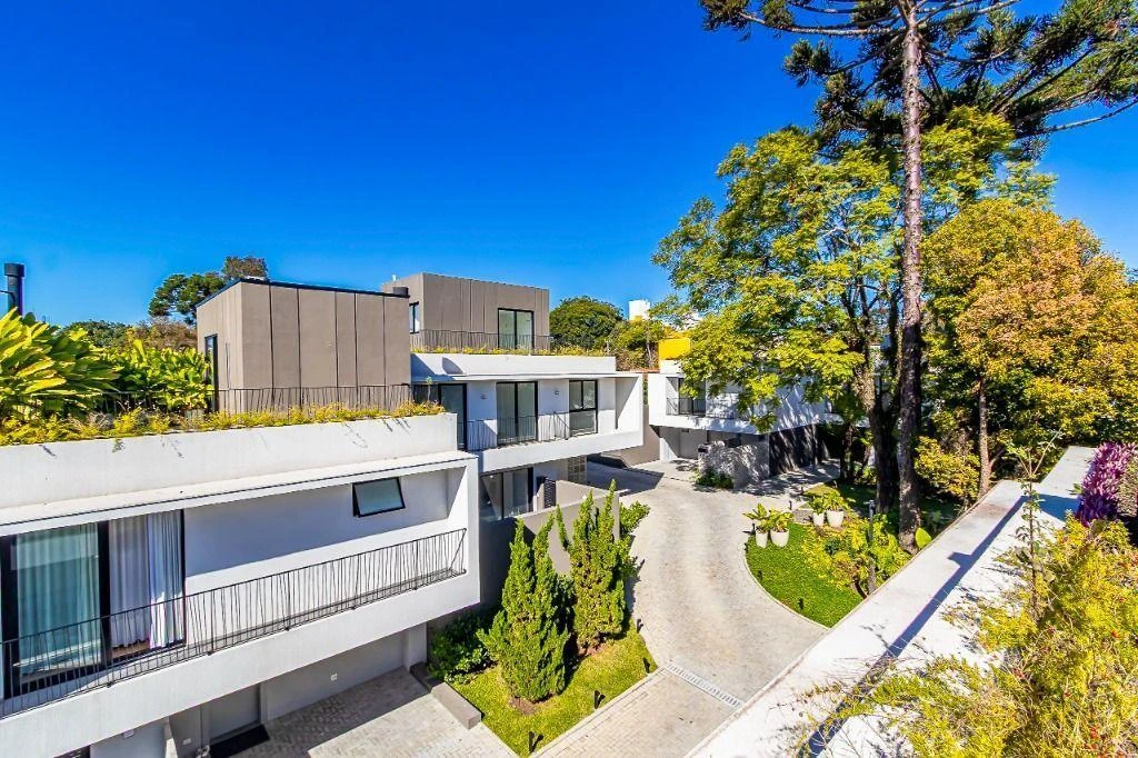 Floor-to-ceiling windows in a 3-bedroom house, 137 m² — photo 36