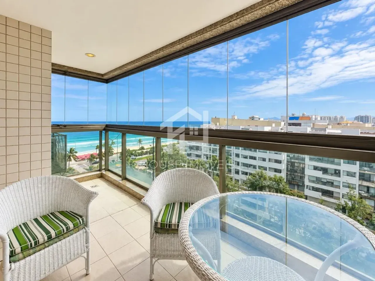 3-bedroom apartment with a water view in Rio de Janeiro — photo 6