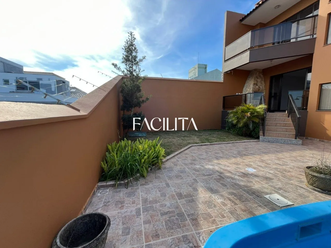 Furnished 456 m² house with 3 en-suite bedrooms and pool — photo 48
