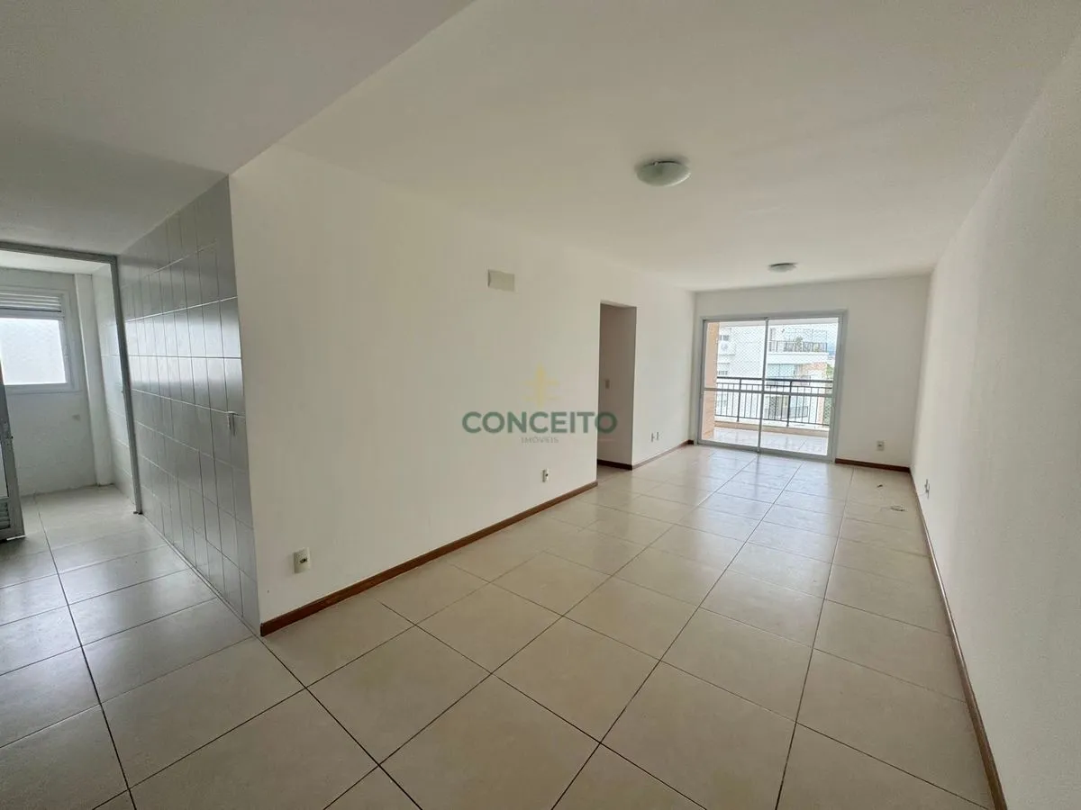 3-bedroom apartment with water-facing windows