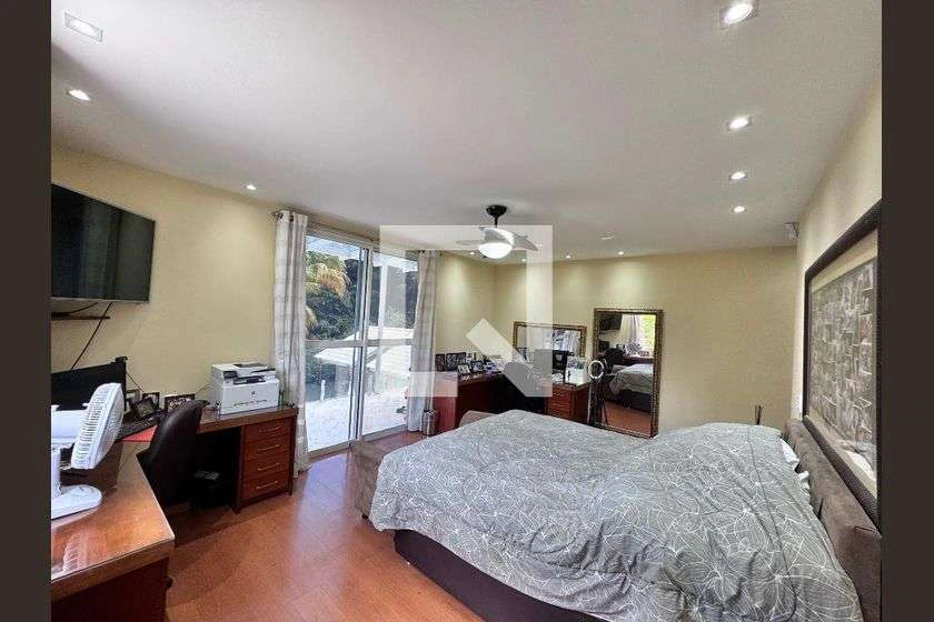 Condo house with 6 en-suite bedrooms and private garden — photo 6