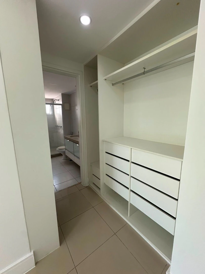 4-bedroom apartment with a balcony, 900 m² total area — photo 5