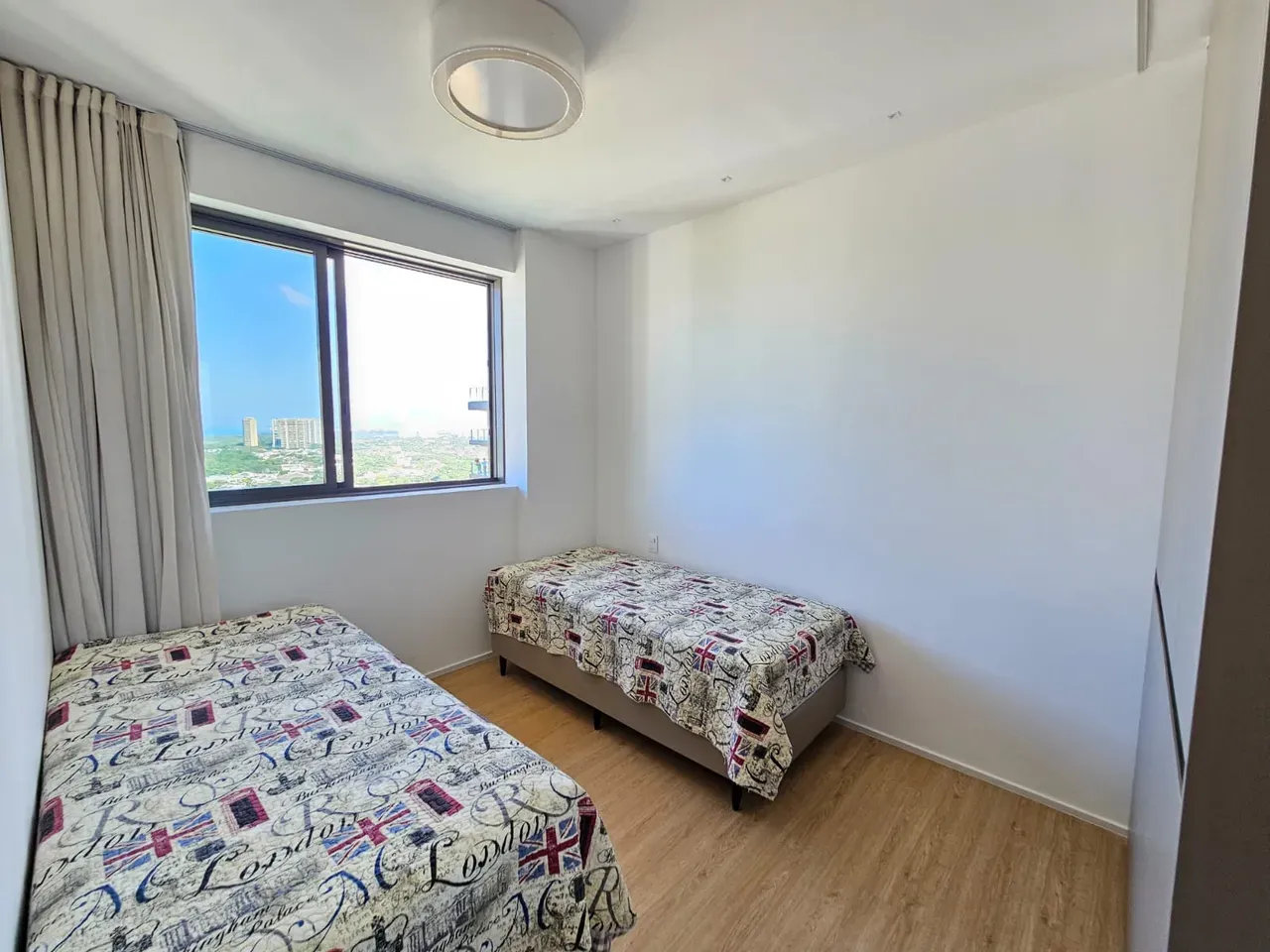 231 m² apartment with 3 bedrooms and 5 bathrooms — photo 17
