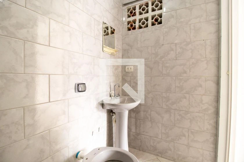 Furnished studio for rent with 1 en-suite and private yard