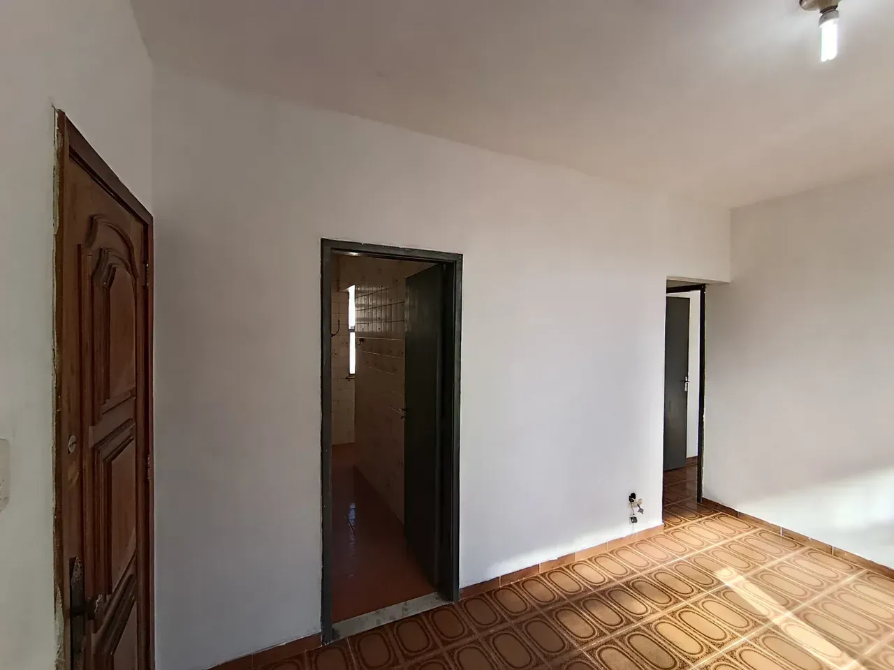 Apartment with 2 bedrooms and a glass shower enclosure — photo 16