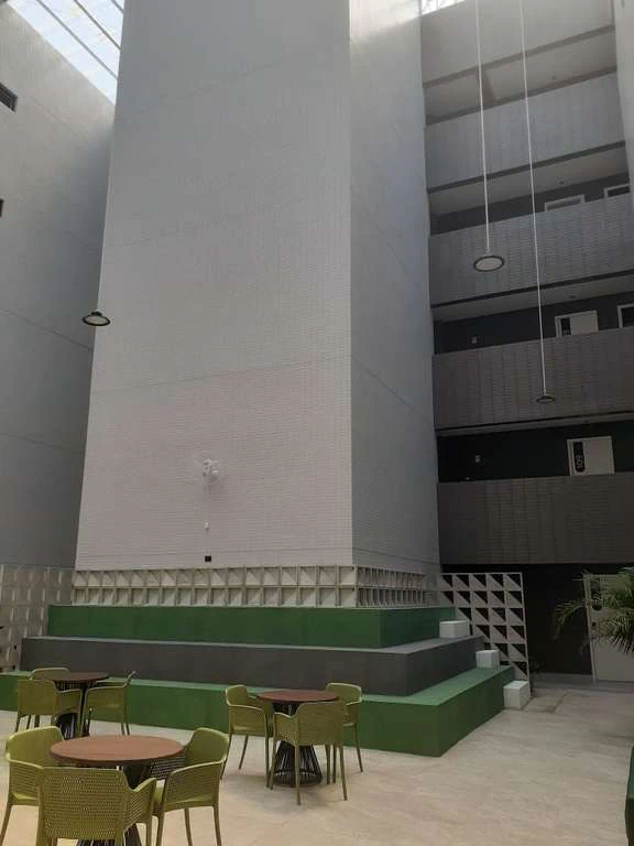 1-bedroom 50 m² apartment with private garden — photo 3