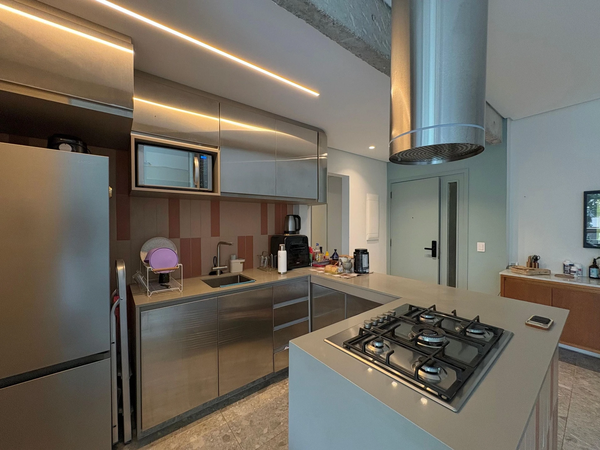 Furnished apartment, 100 m², with a grill on the balcony — photo 3
