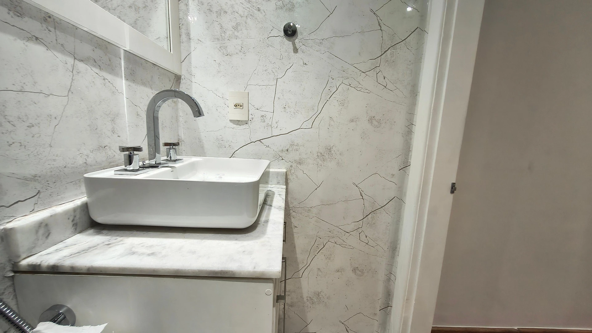 Washing machine in a 4-bedroom apartment, 205 m² — photo 26