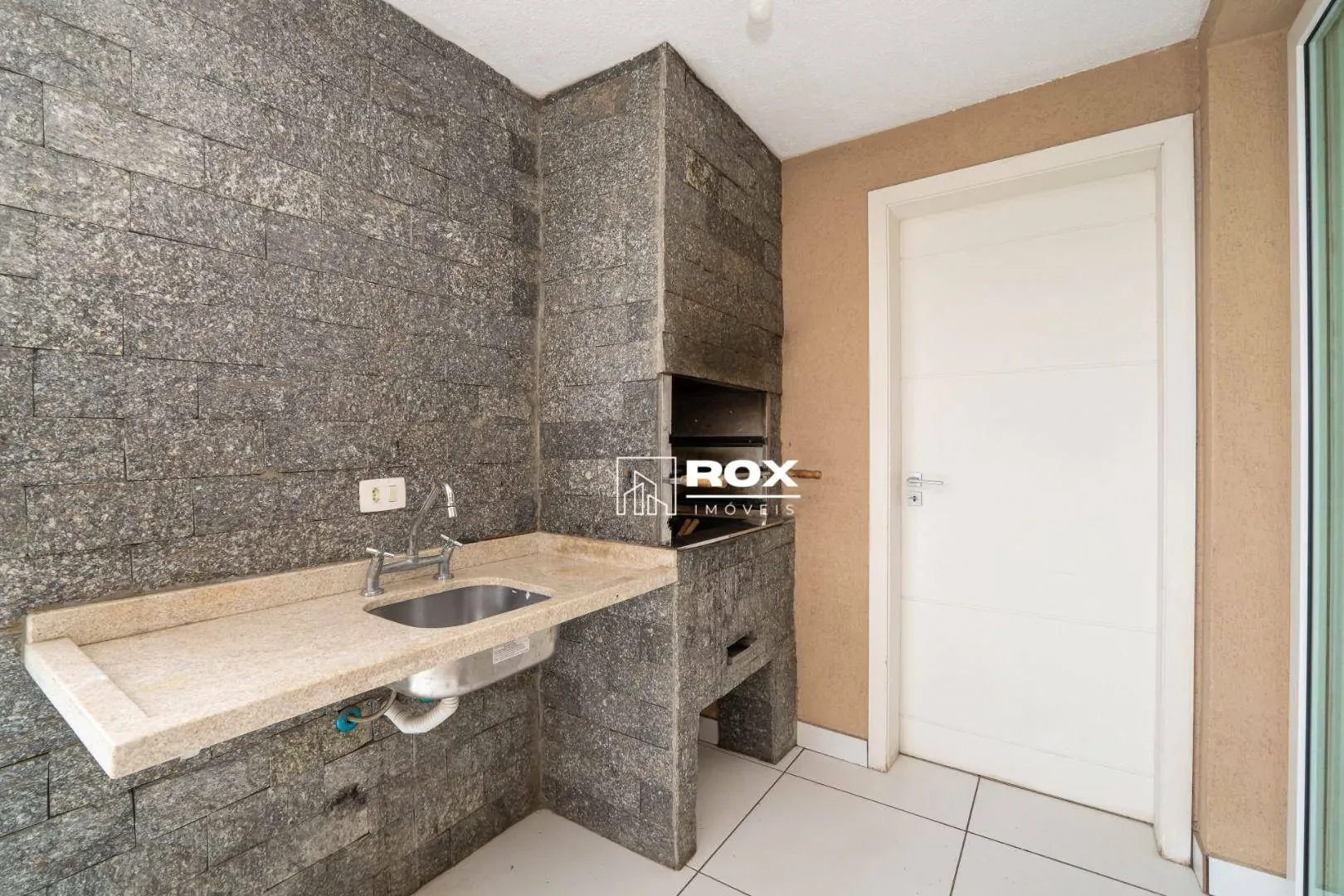 Furnished apartment, 179 m², with a fireplace — photo 29