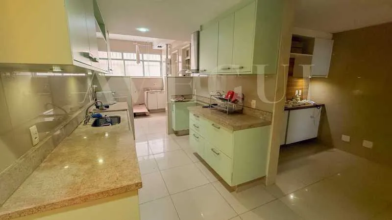 210 m² apartment with a balcony, 3 bedrooms and 5 baths — photo 4