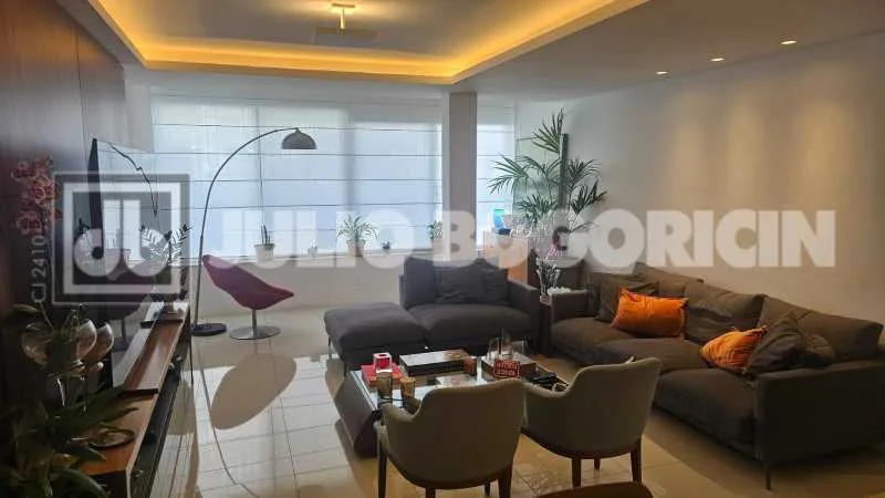 Apartment with a private garden