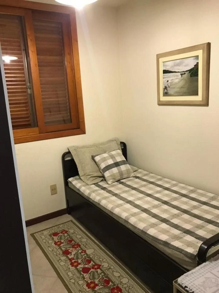 Casa de 290 m² con balcón cerrado con vidrio y bañera — photo 16