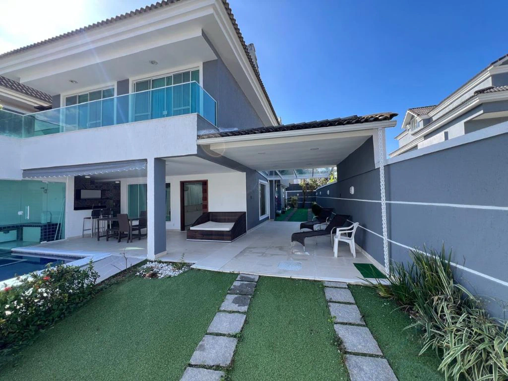 Furnished triplex home with 4 en-suites and 4 parking — photo 12