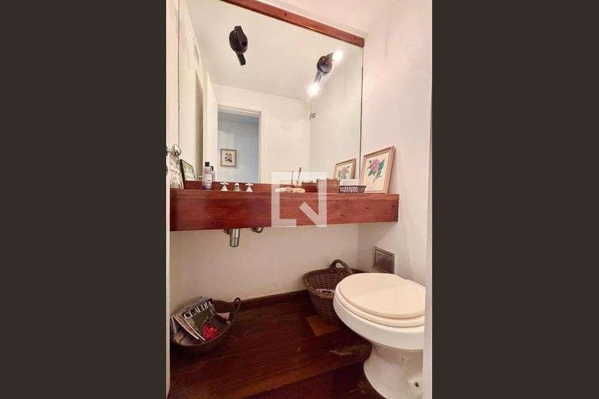 Apartment with 4 bedrooms and an en-suite bathroom — photo 21