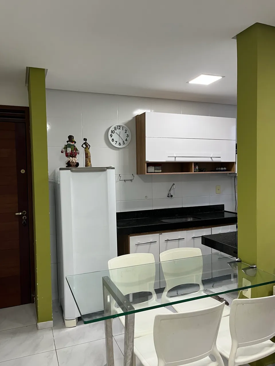 Apartamento mobiliado com 2 quartos e 2 banheiros
