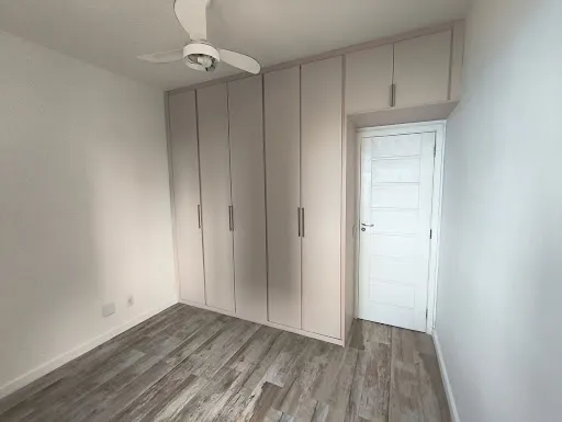 4-bedroom apartment with enclosed balcony — photo 3