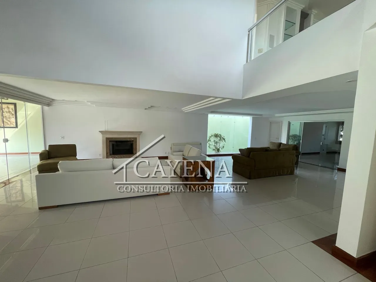 4 quartos e banheira: casa de 650 m² — photo 17