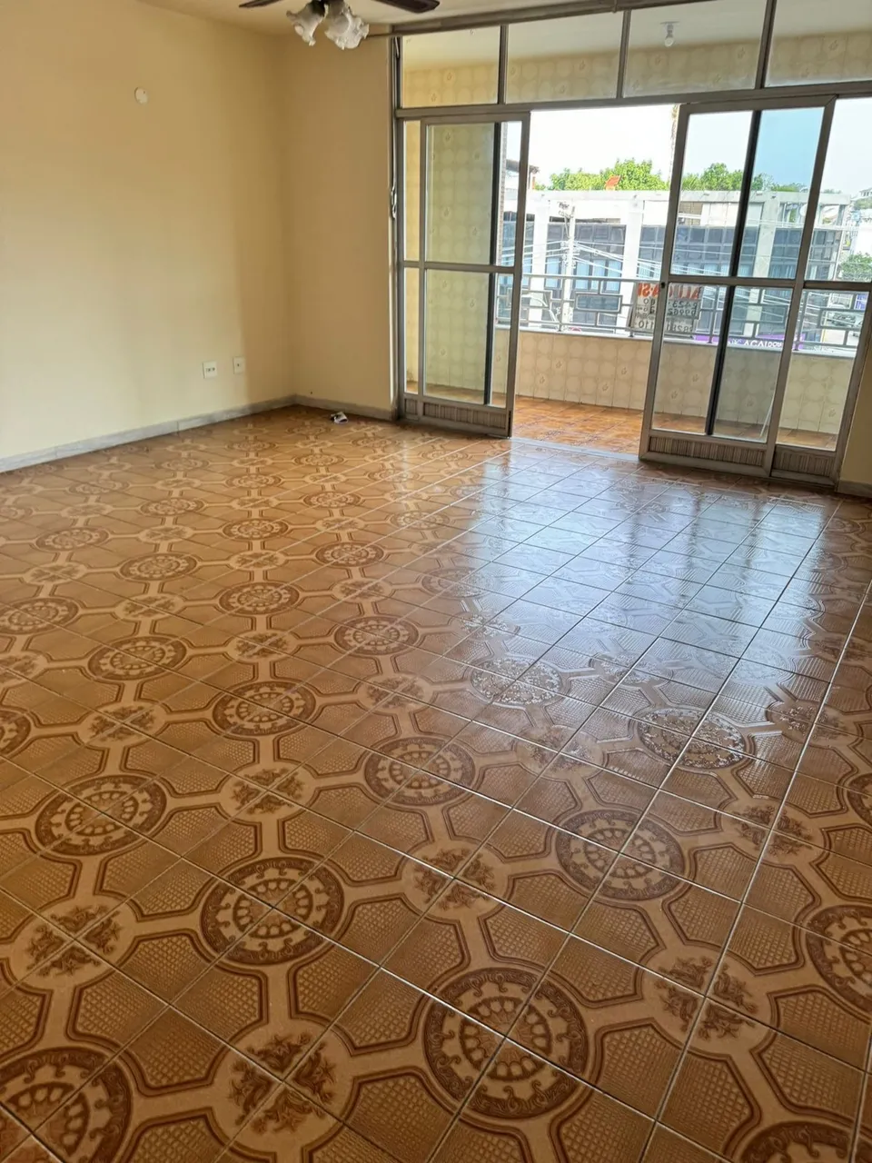 Rental apartment with 3 bedrooms and a balcony — photo 3