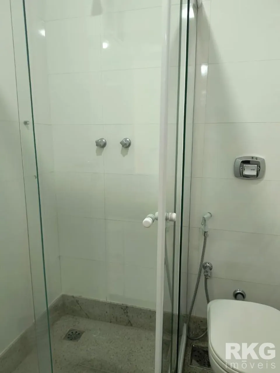 Apartamento com 5 banheiros e box de vidro — photo 15