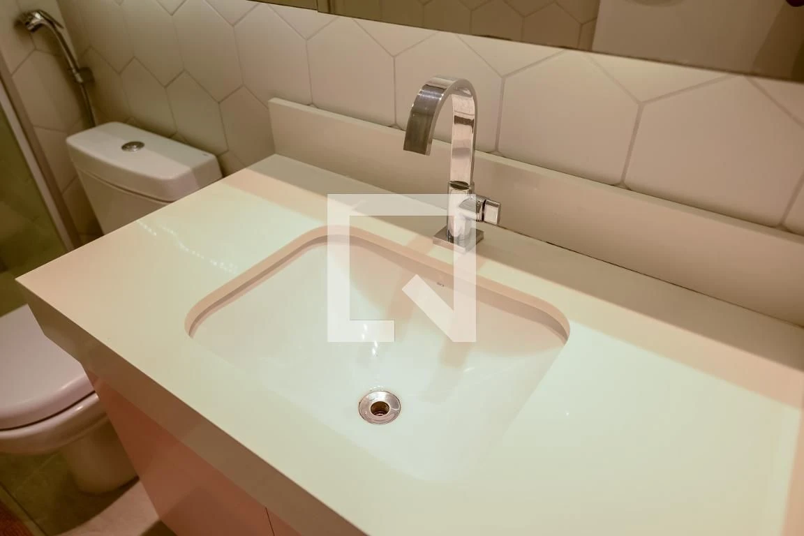 Furnished 4-bedroom apartment with 4 bathrooms — photo 44