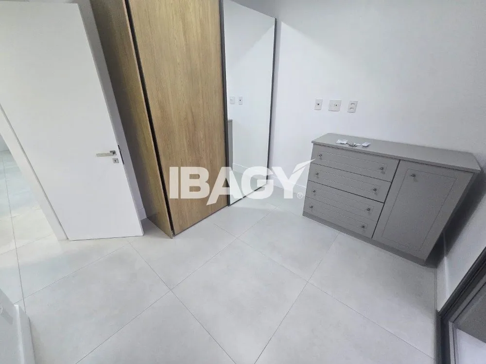 2-bedroom apartment in a building with a gym — photo 6