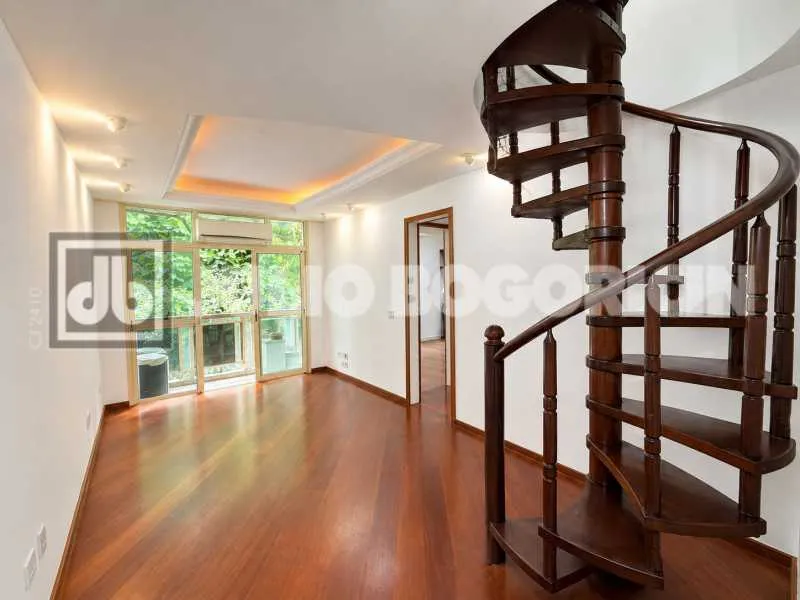 3-bedroom apartment with a park view in Rio de Janeiro — photo 10