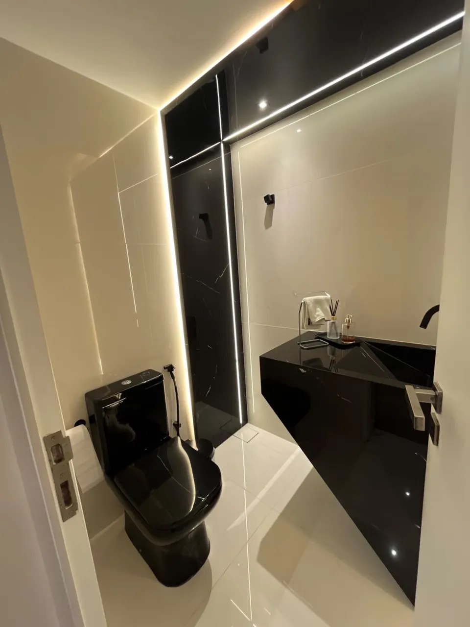 5-bedroom house with a walk-in closet in João Pessoa — photo 15