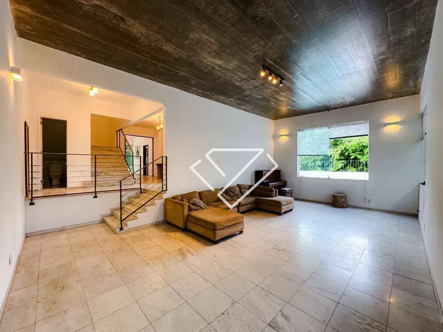 House with 3 bedrooms and 4 bathrooms on 600 m² — photo 43