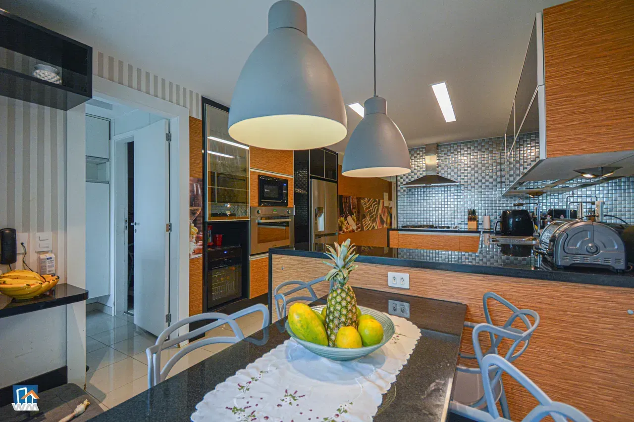 4-bedroom apartment with open-plan kitchen and electric stove — photo 38