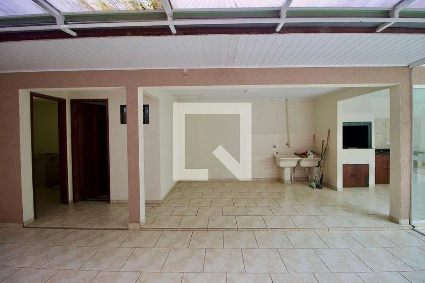 4-bedroom house with wood or laminate floors in Curitiba — photo 42