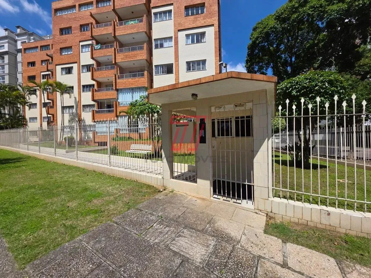 3-bedroom apartment with a bathtub in Curitiba — photo 6