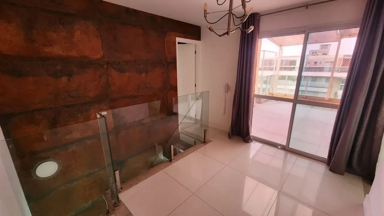 2-bedroom apartment with a walk-in closet — photo 34