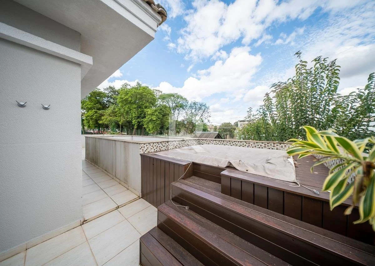 4-bedroom house with a grill on the balcony — photo 15