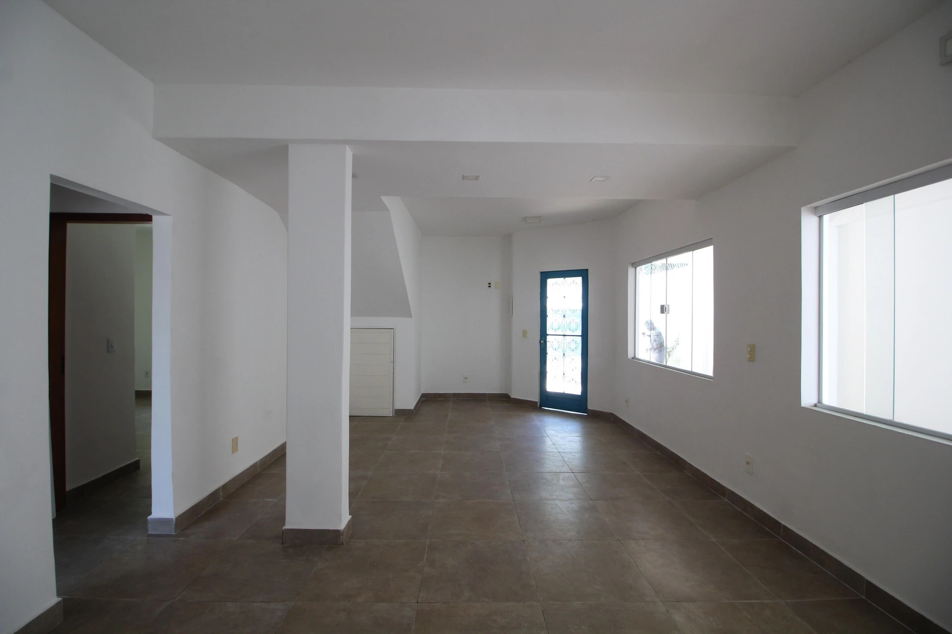 House with 4 bedrooms, 2 bathrooms and private garden — photo 33