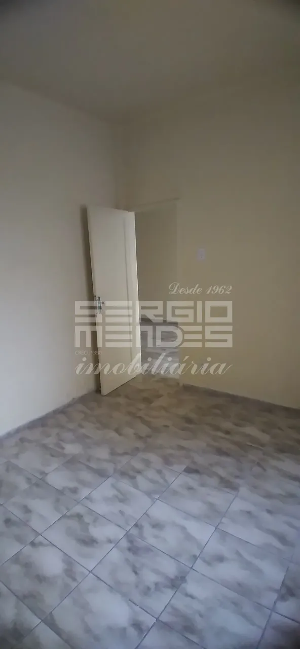 Unfurnished 3-bedroom apartment with a separate kitchen — photo 6