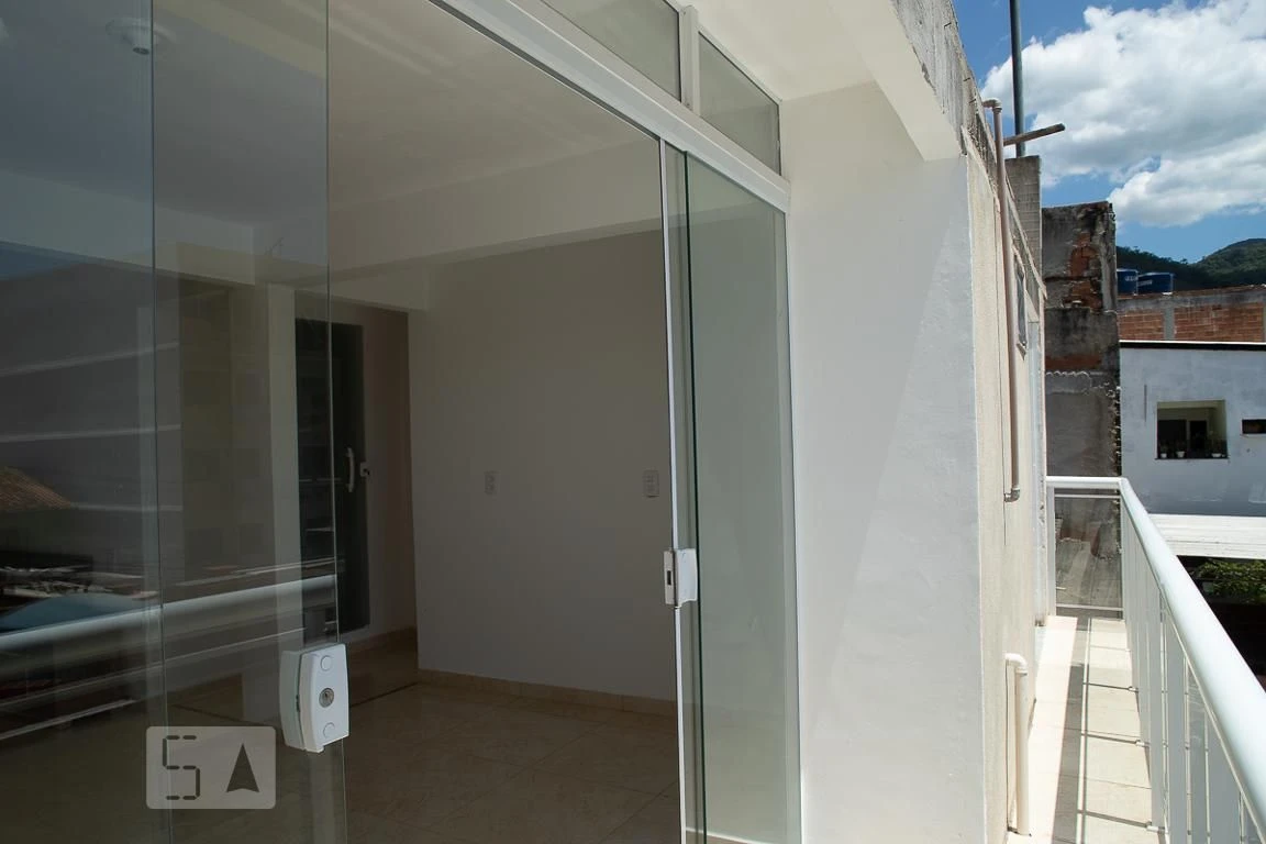Unfurnished apartment with 2 bedrooms and a balcony — photo 21