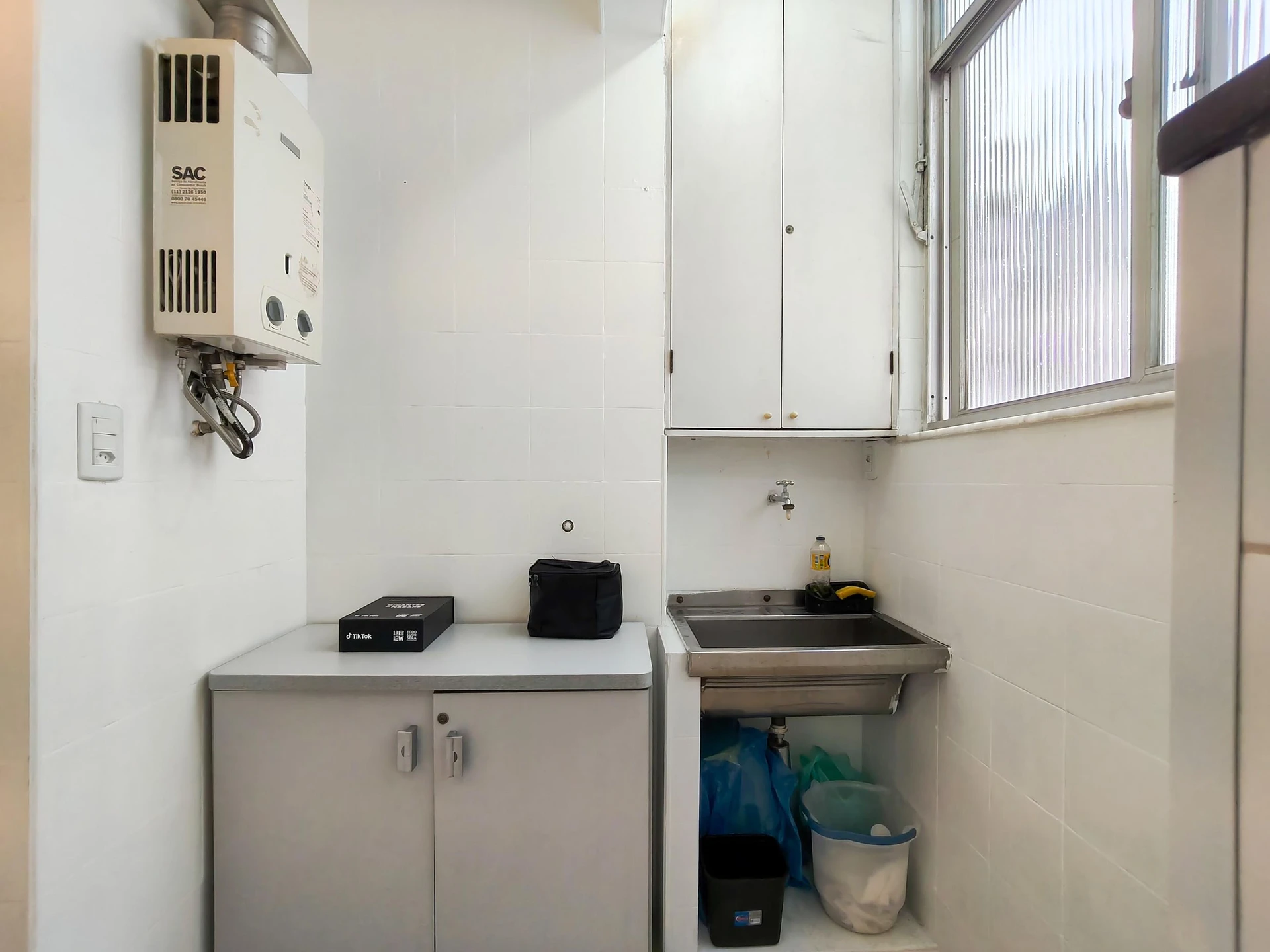 Apartamento mobiliado com cozinha americana e fogão a gás — photo 11