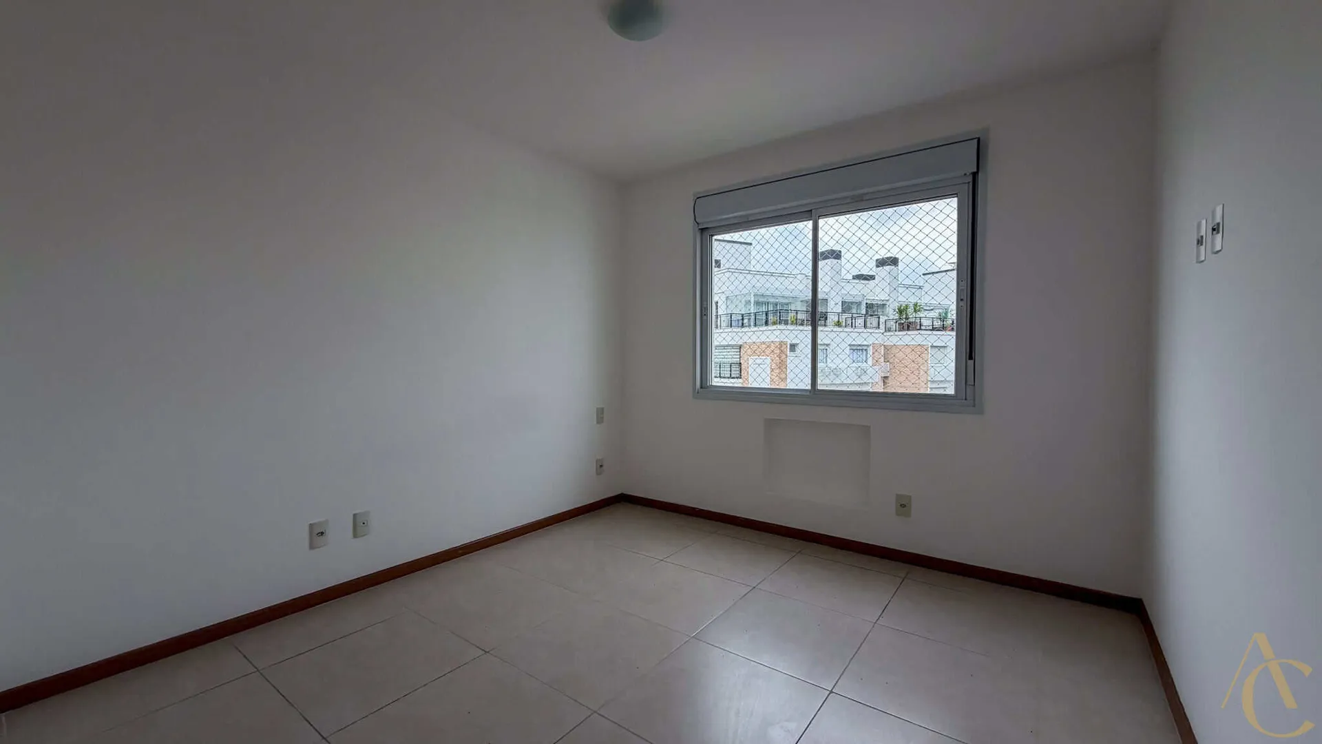 149 m² furnished apartment with a built-in grill on the balcony — photo 11