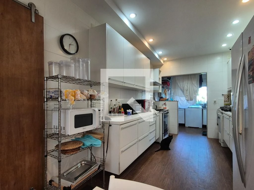 Furnished apartment with 5 en-suite bedrooms and terrace — photo 9