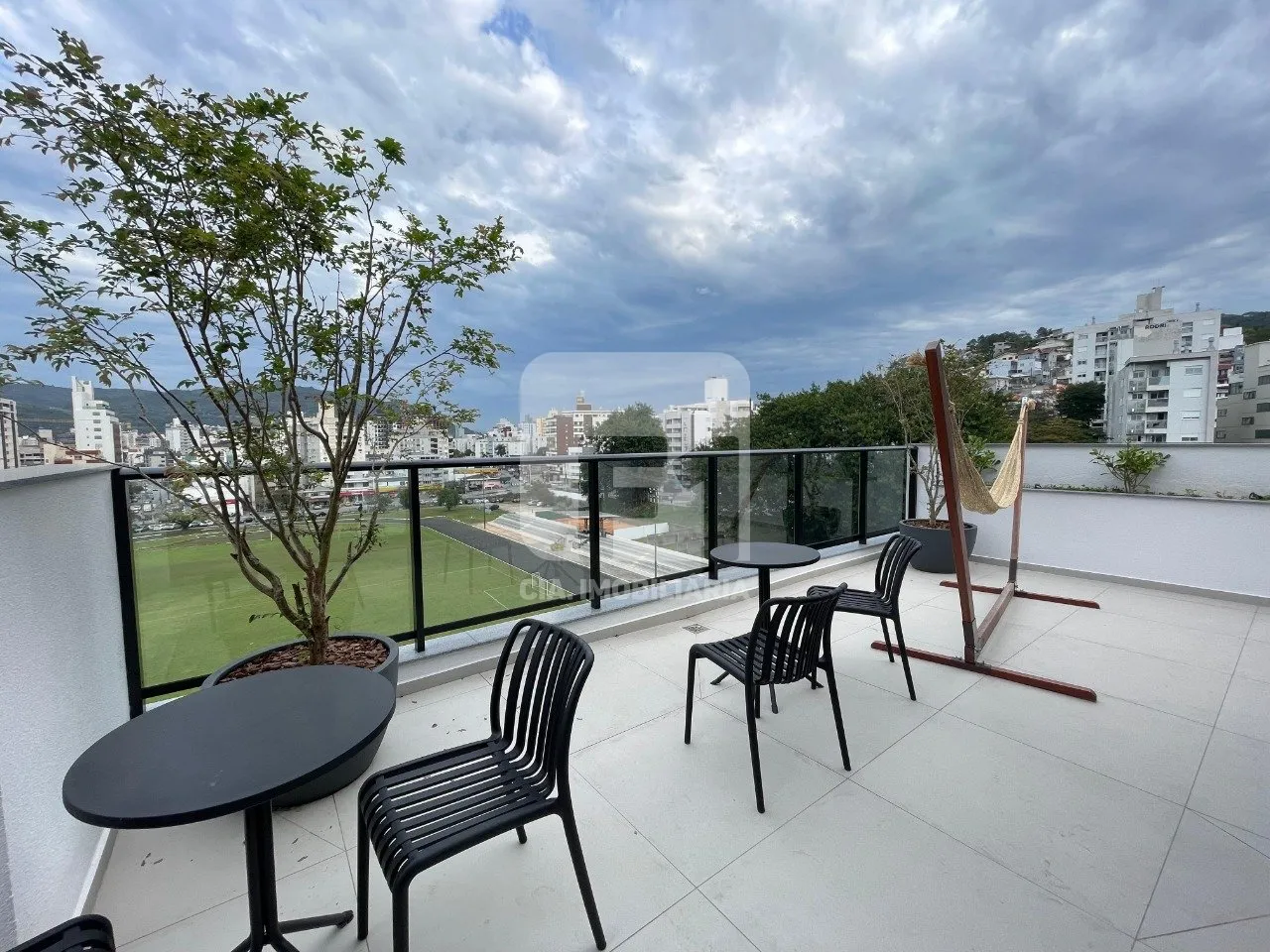 Furnished 45 m² studio with 1 bedroom and open kitchen — photo 11