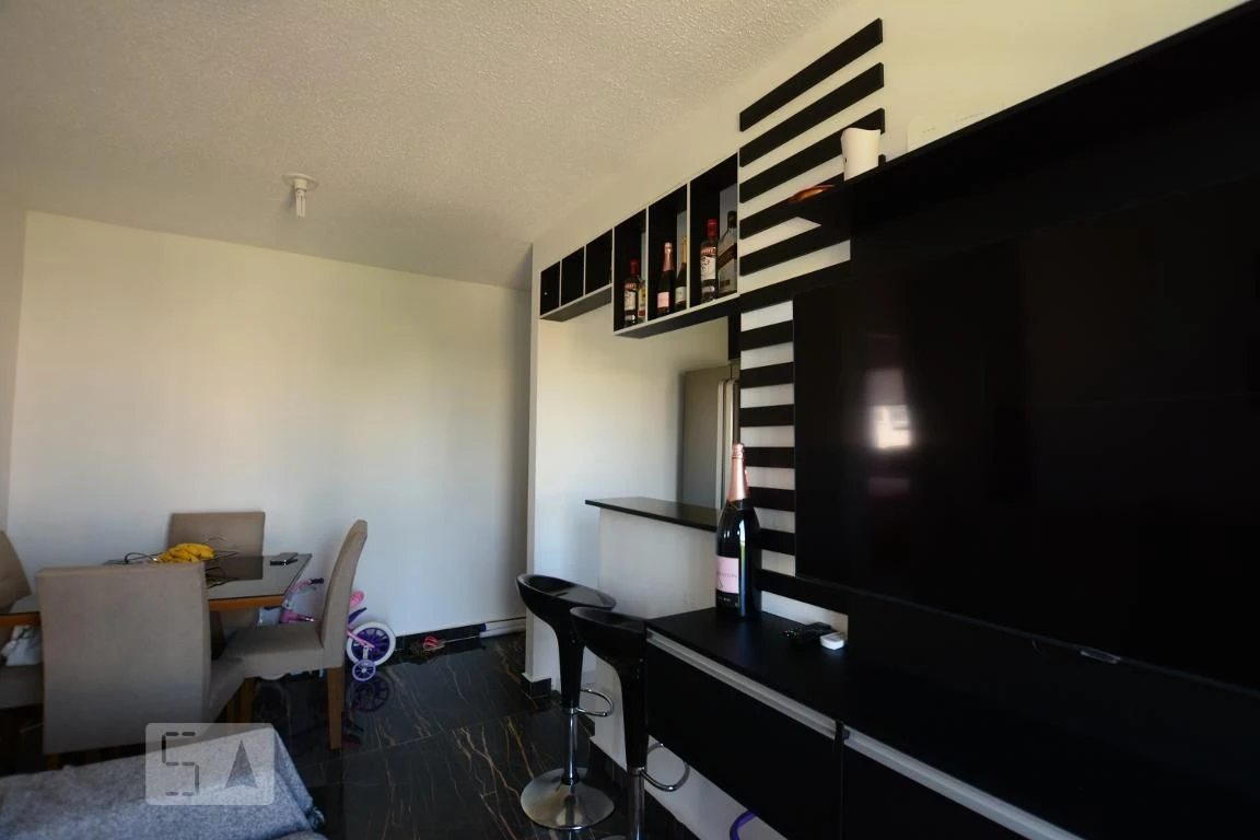 Furnished 2-bedroom apartment with open-plan kitchen — photo 35