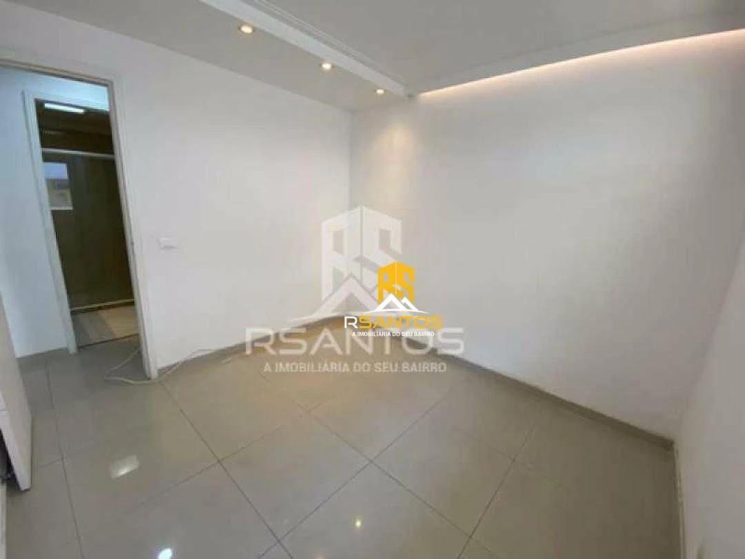 2-bedroom apartment in a building with a pool — photo 11